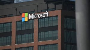 Read more about the article Microsoft Stock Down 30%: Opportunity or Risk?